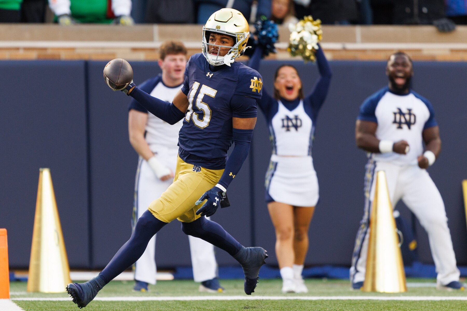 Leonard Moore returns to Notre Dame for the 2026 college football season